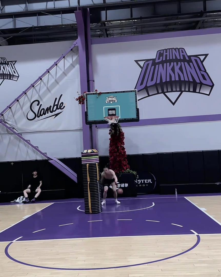 兄弟，這個摸高如何？