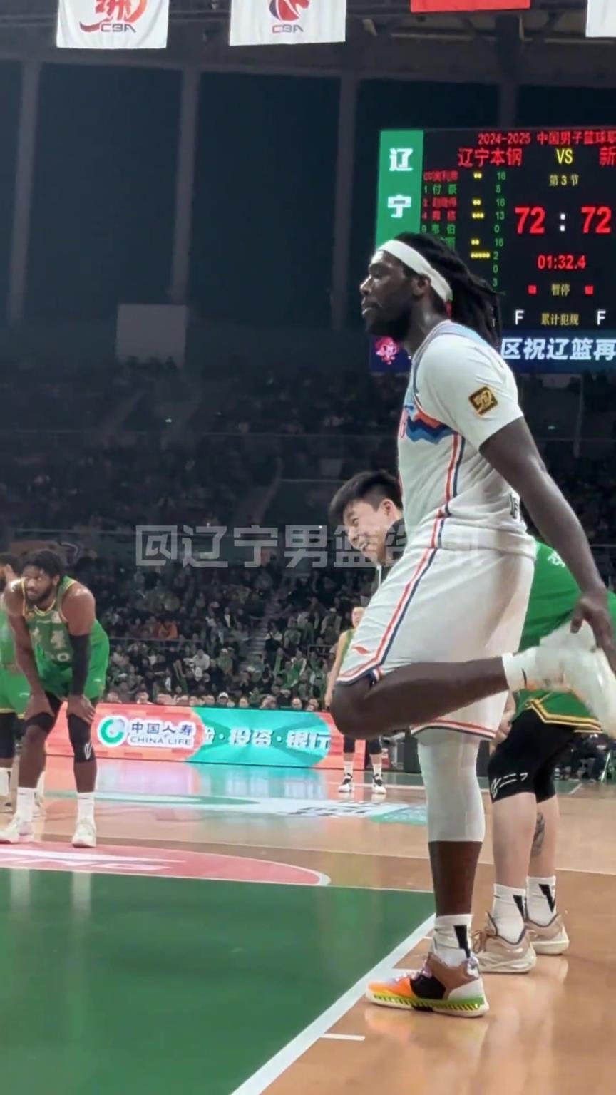 哈雷爾狂噴奧利弗：我會在澳洲干你小子！裁判吹T送他離場