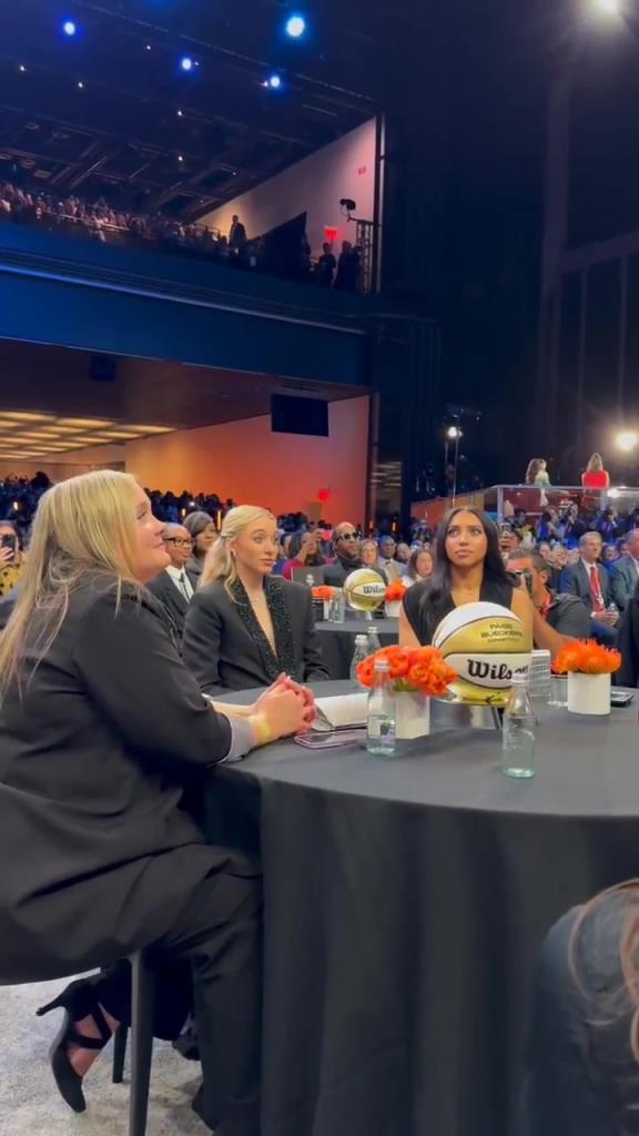 今天這穿搭，差點(diǎn)沒認(rèn)出來！佩奇-布克斯當(dāng)選WNBA狀元后十分淡定