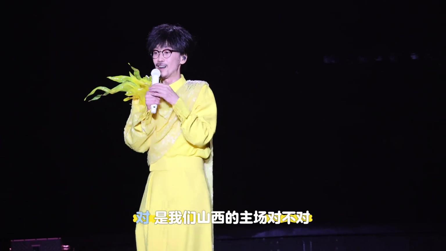 山西鬧他！周傳雄太原演唱會現(xiàn)場帶領(lǐng)歌迷為山西男籃加油助威